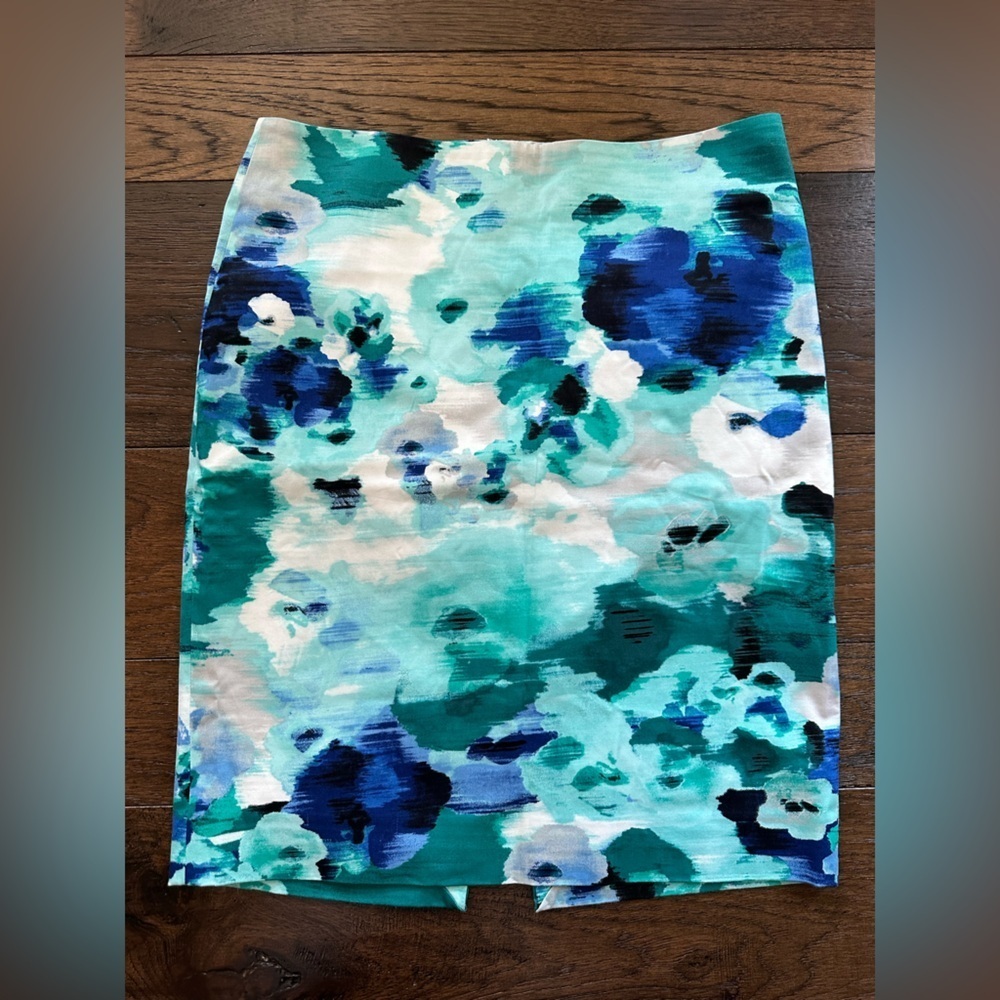 White House Black Market Watercolor Print Women's Skirt- size 6